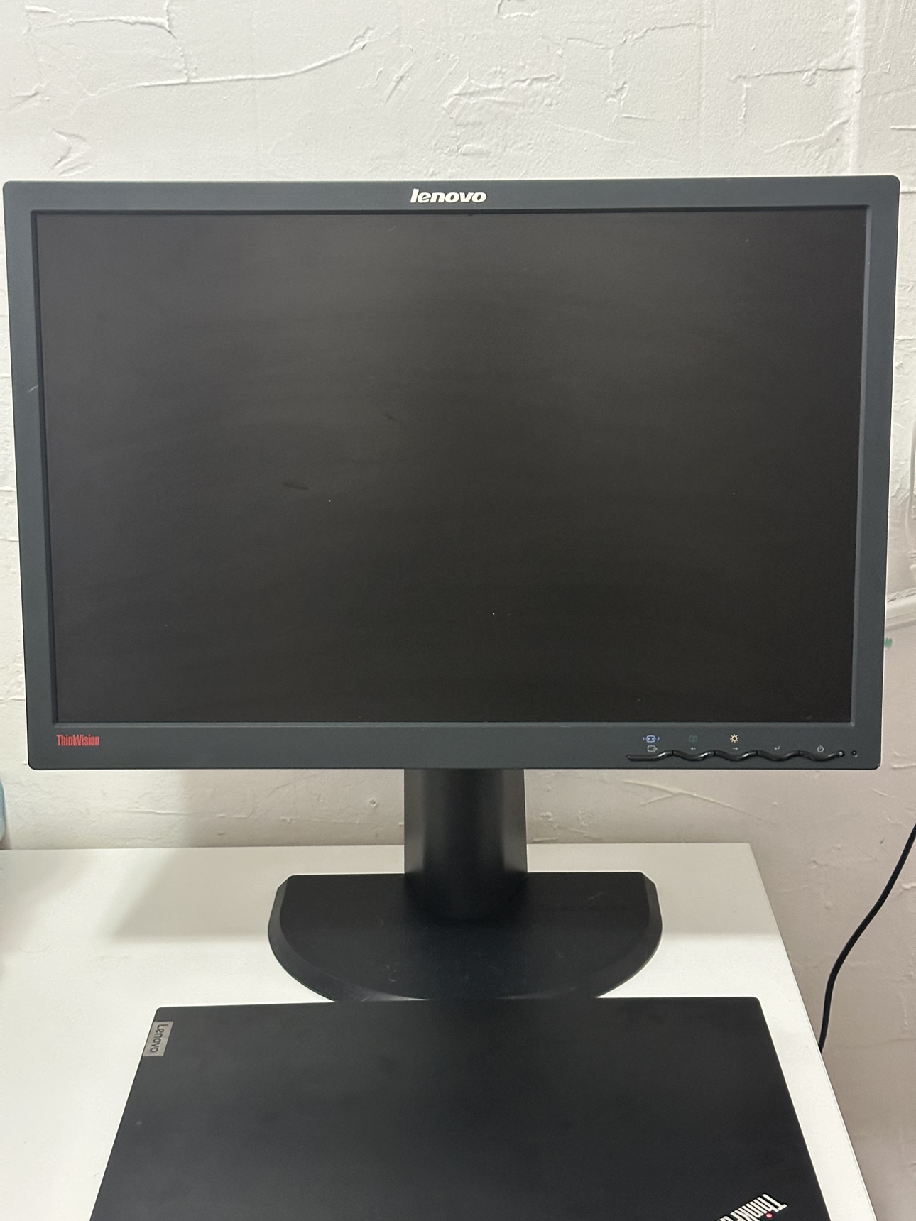 New Lenovo ThinkVision Monitor - photo 2