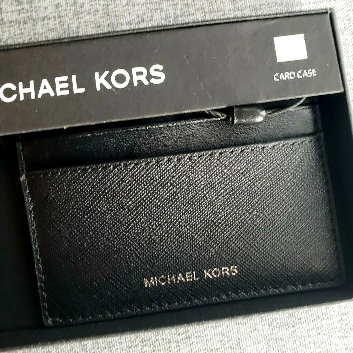 Brandnew Michael Kors Hudson Leather Card Case image indicator(6)