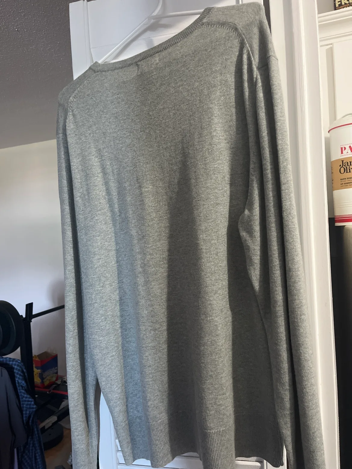 OLD NAVY SWEATER image indicator(2)