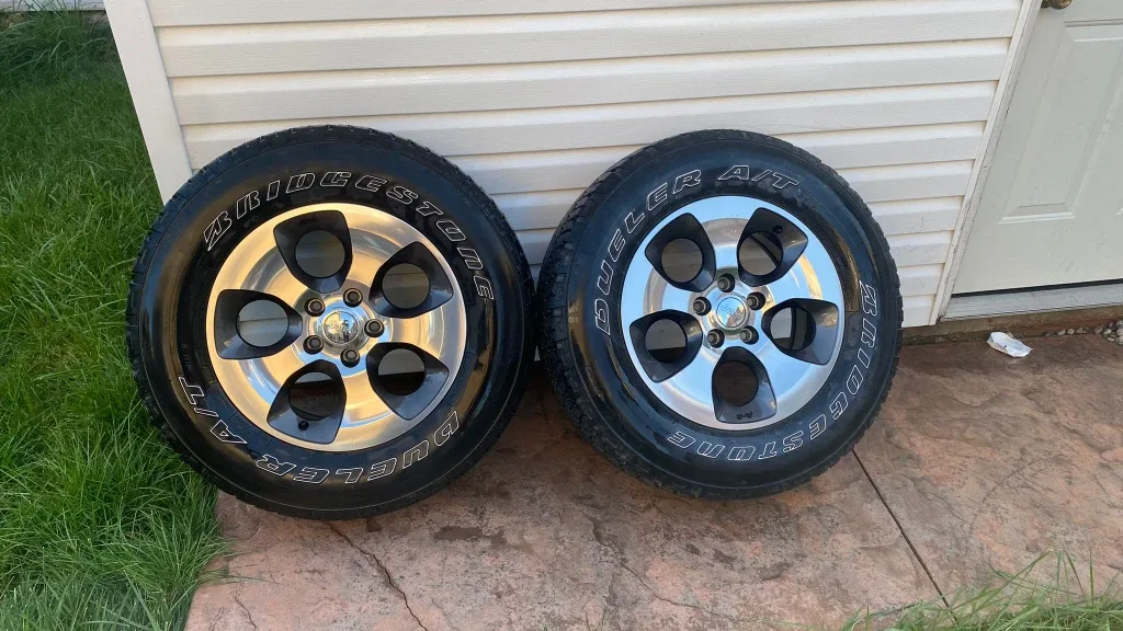 NEED GONE 2 Jeep Wheels and Tires