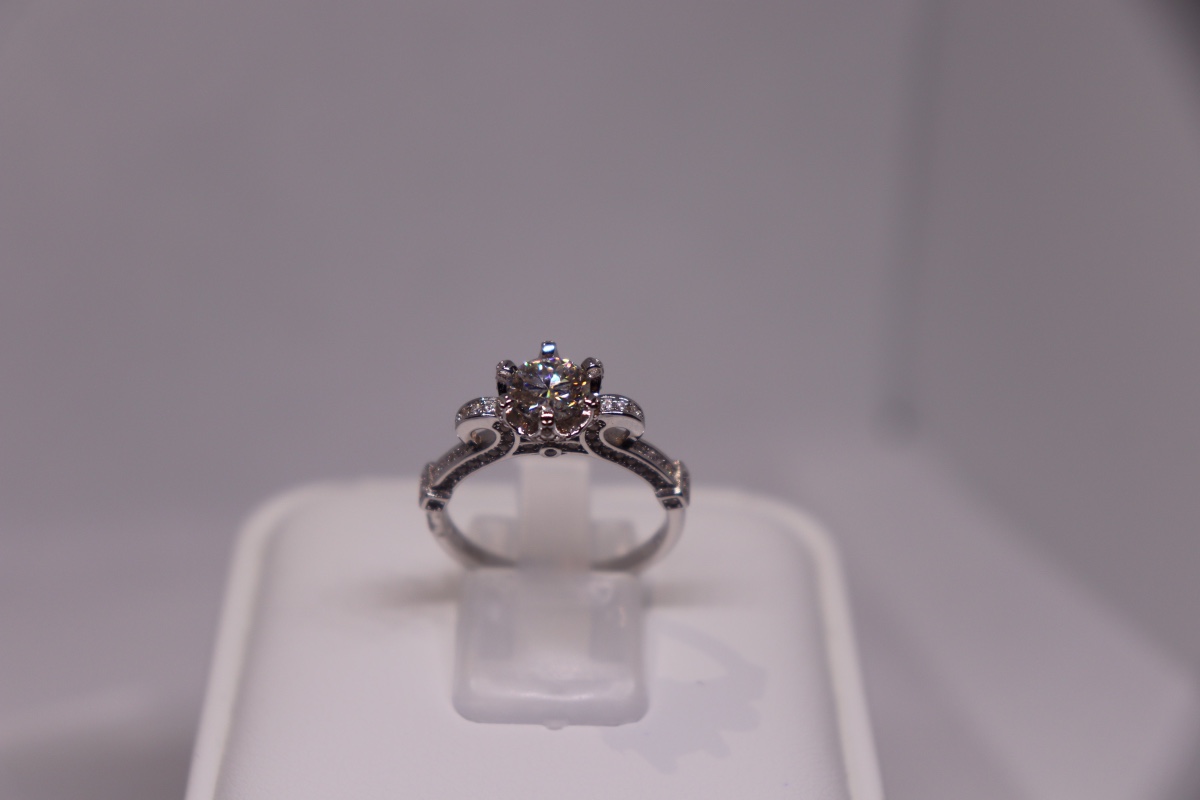 1.0-carat Moissanite  Engagement Ring