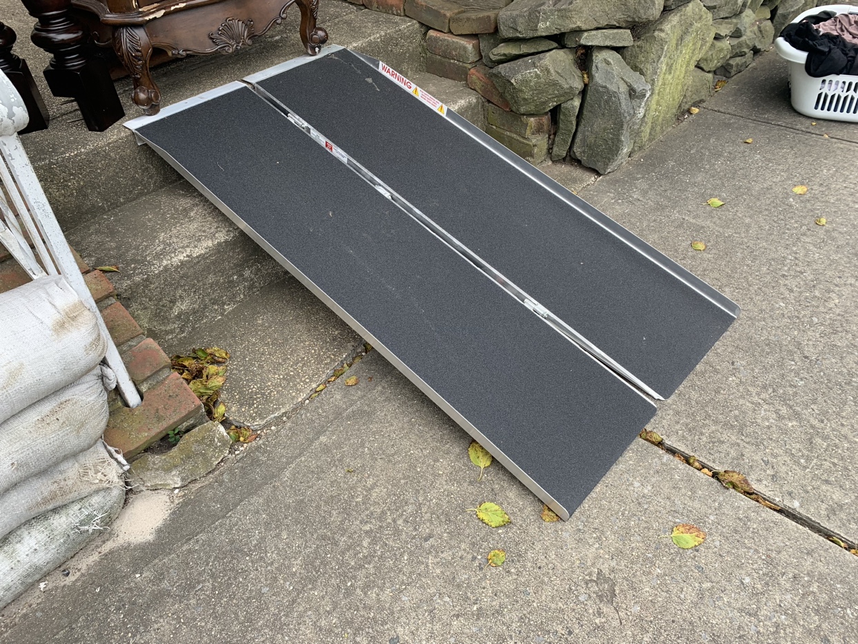 Praire View 5’ long 30” wheelchair ramp folding handle 800 lb