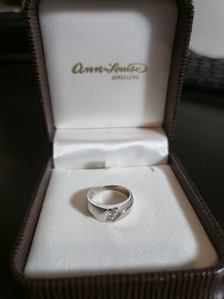 10K White Gold Diamond Ring - photo 2