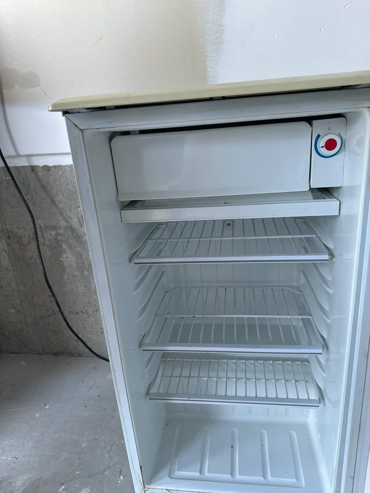 Danby Mini Fridge image indicator(2)