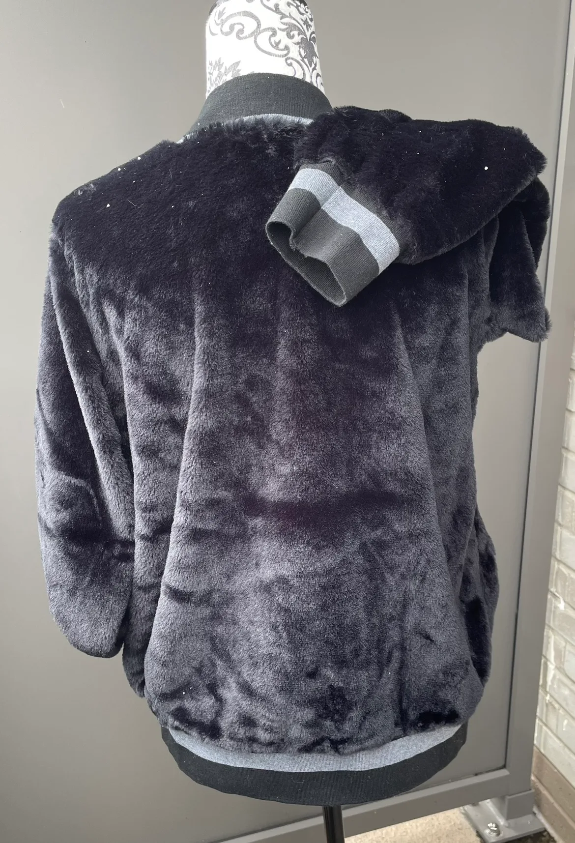 Black 🔳 Faux Fur Bomber Jacket image indicator(2)