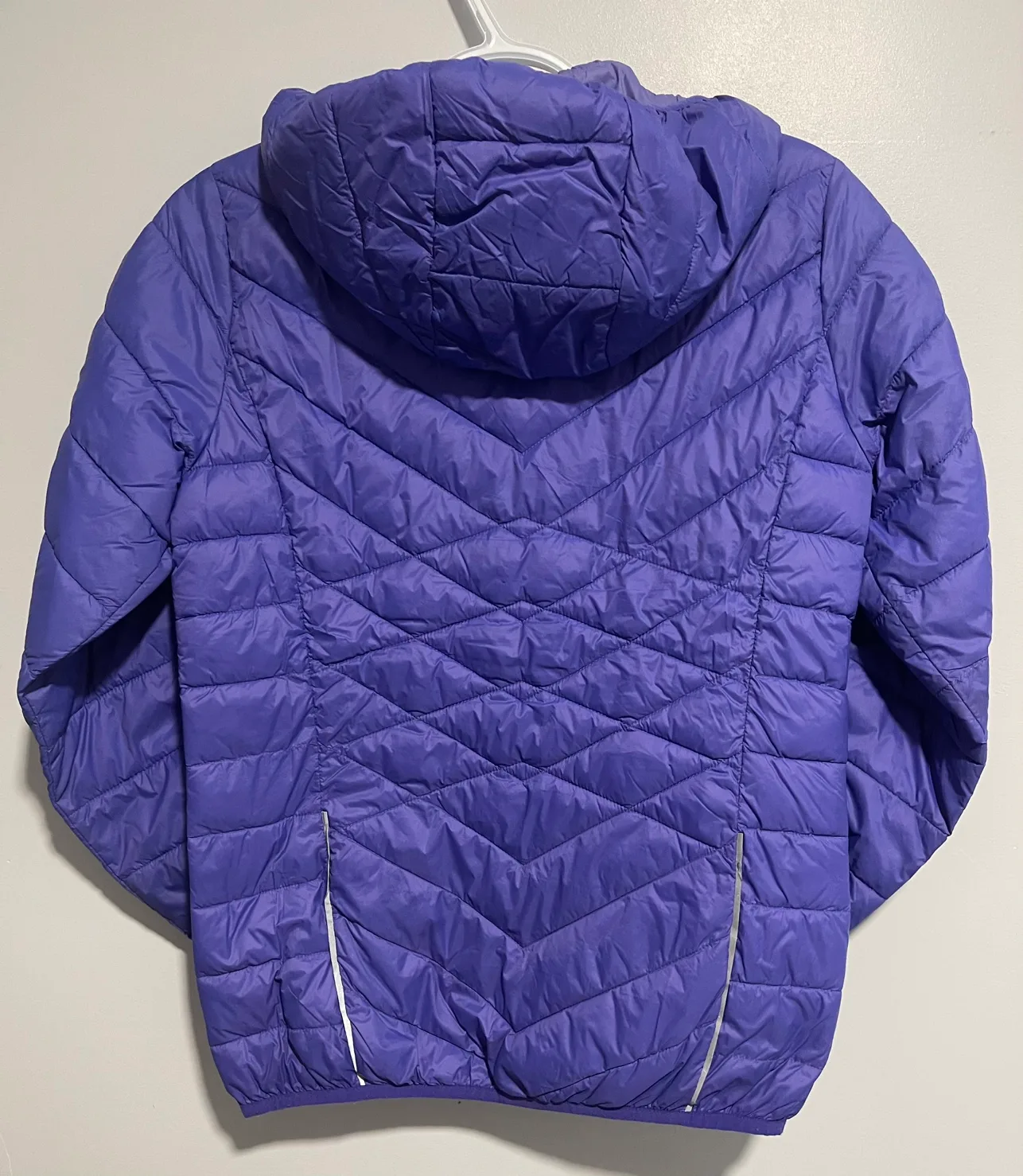 Lolë Women's Purple Puffer Jacket image indicator(4)