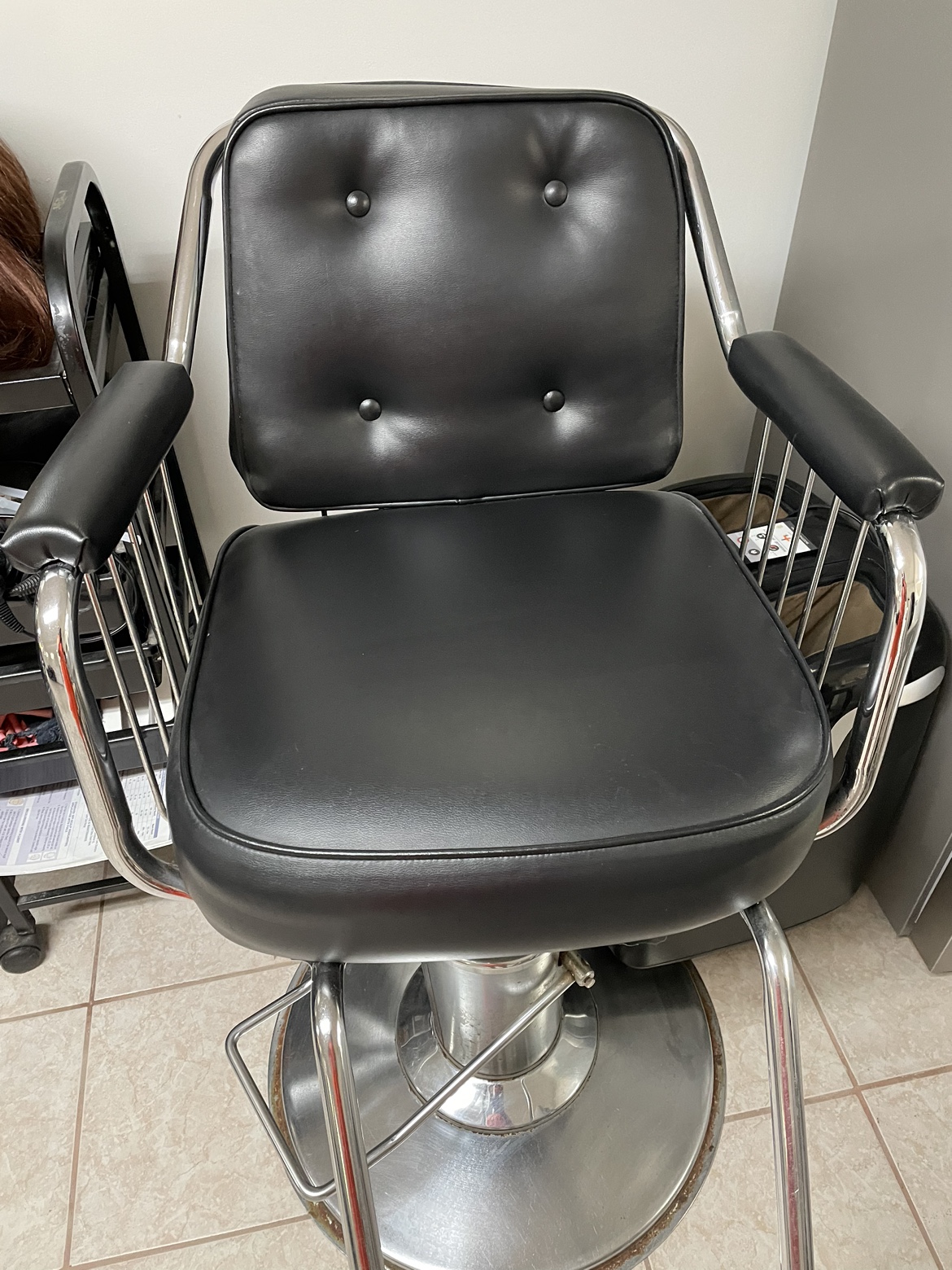 Salon chair