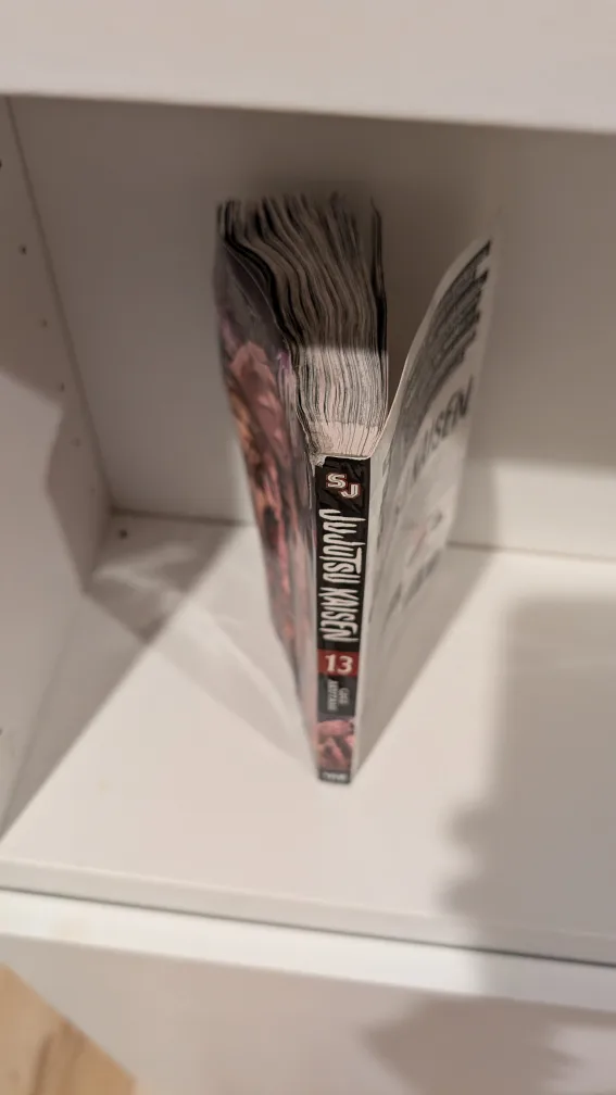 Jujutsu Kaisen Volume 13, Heavy Water Damage image indicator(3)