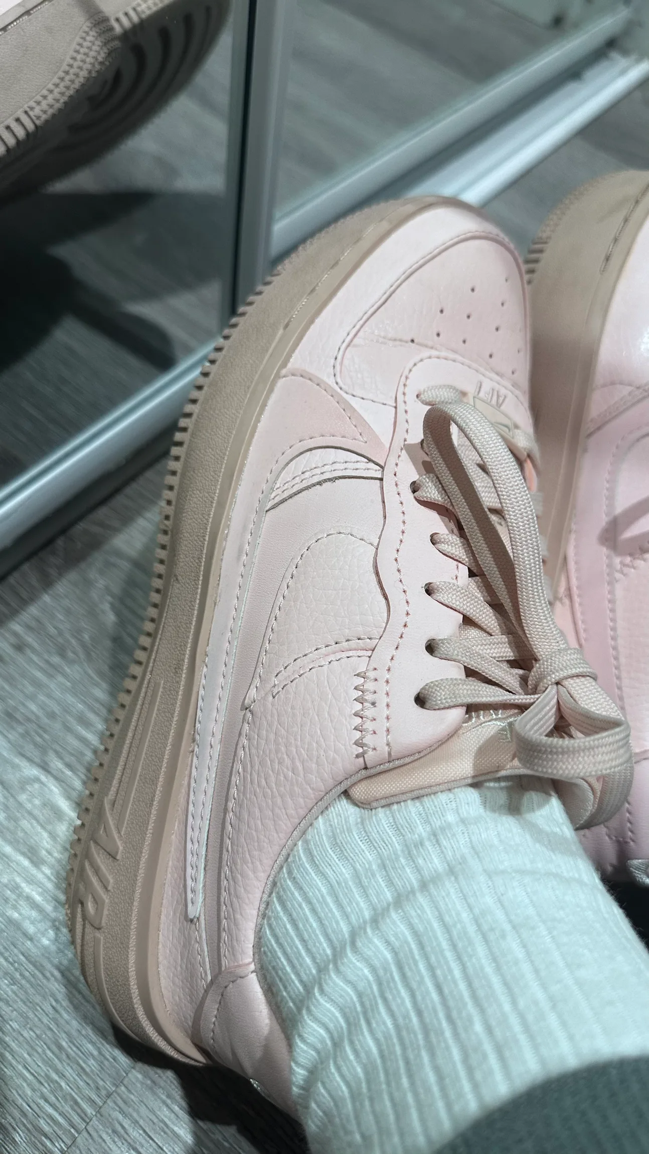 Nike Air Force 1 Sage Low image indicator(2)