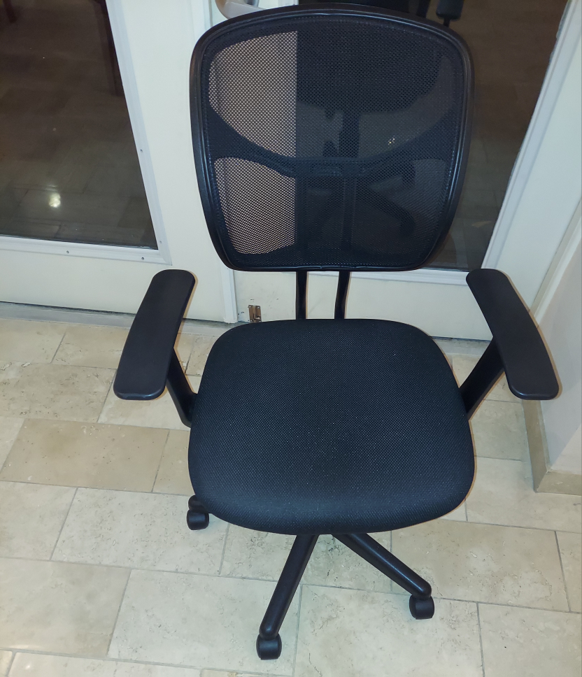black desk chair with mesh - photo 4