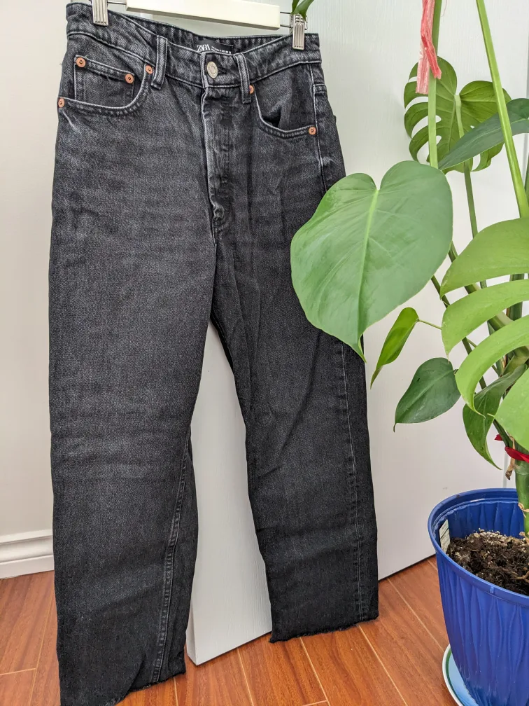 Zara Black Button Fly Straight Leg Crop Jeans image indicator(2)