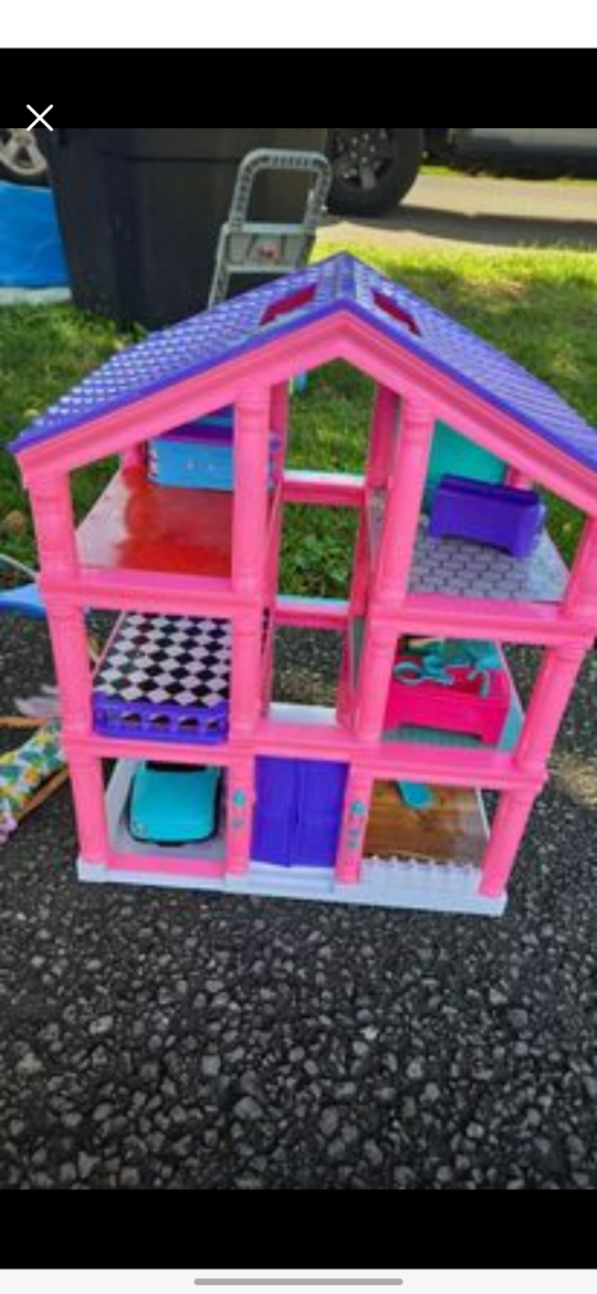 dolls house with accessories