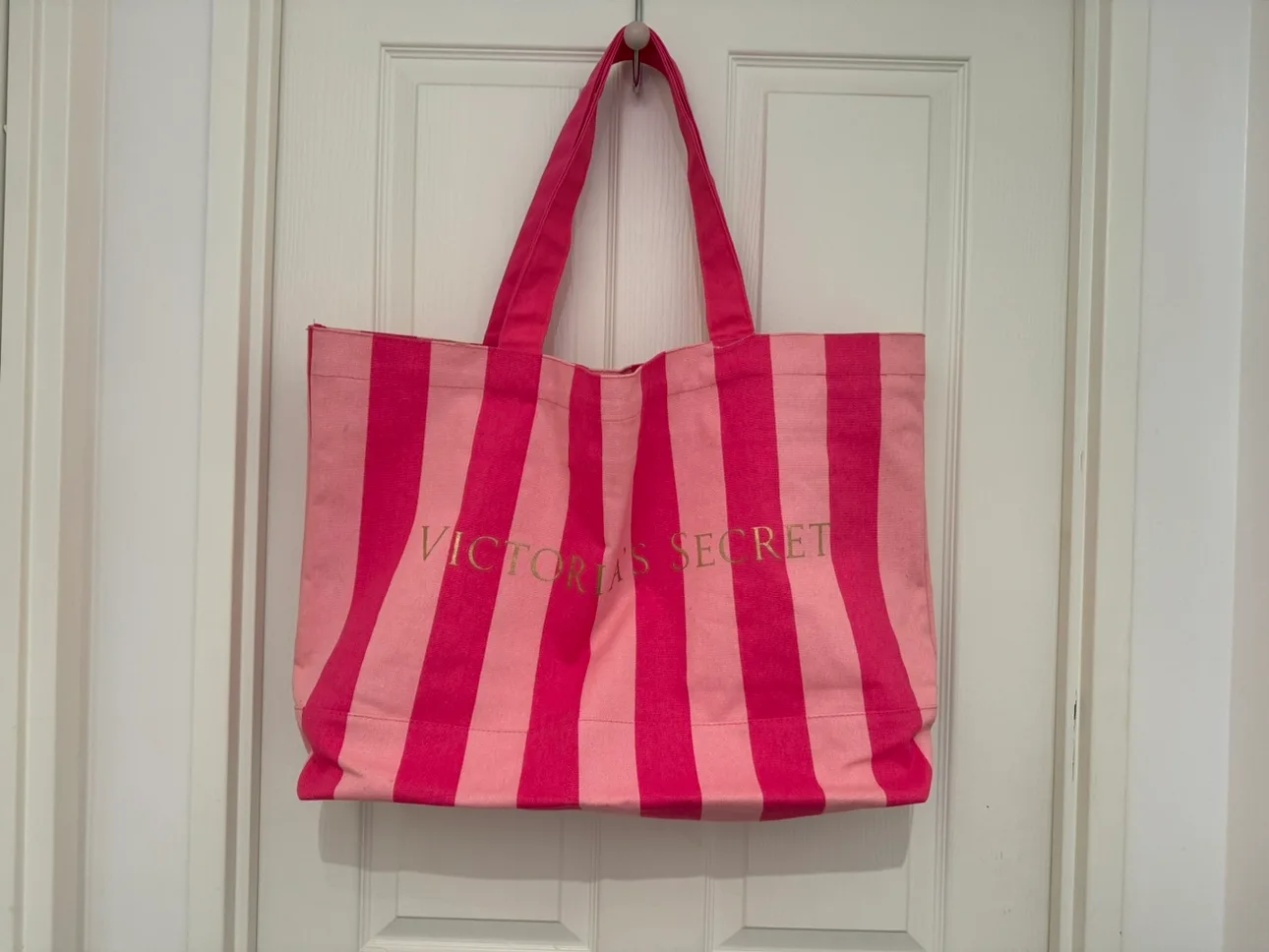 Victoria's Secret - Weekender/Travel Tote.       Bag thumbnail