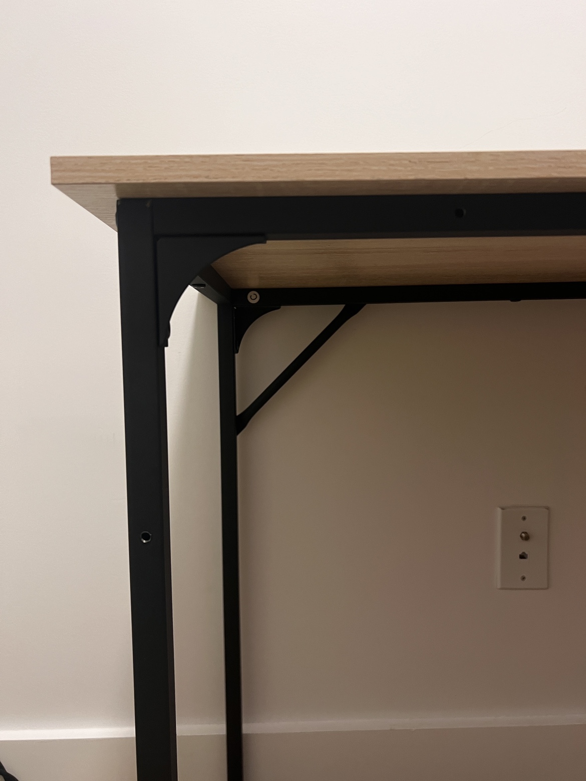 Desk - photo 2