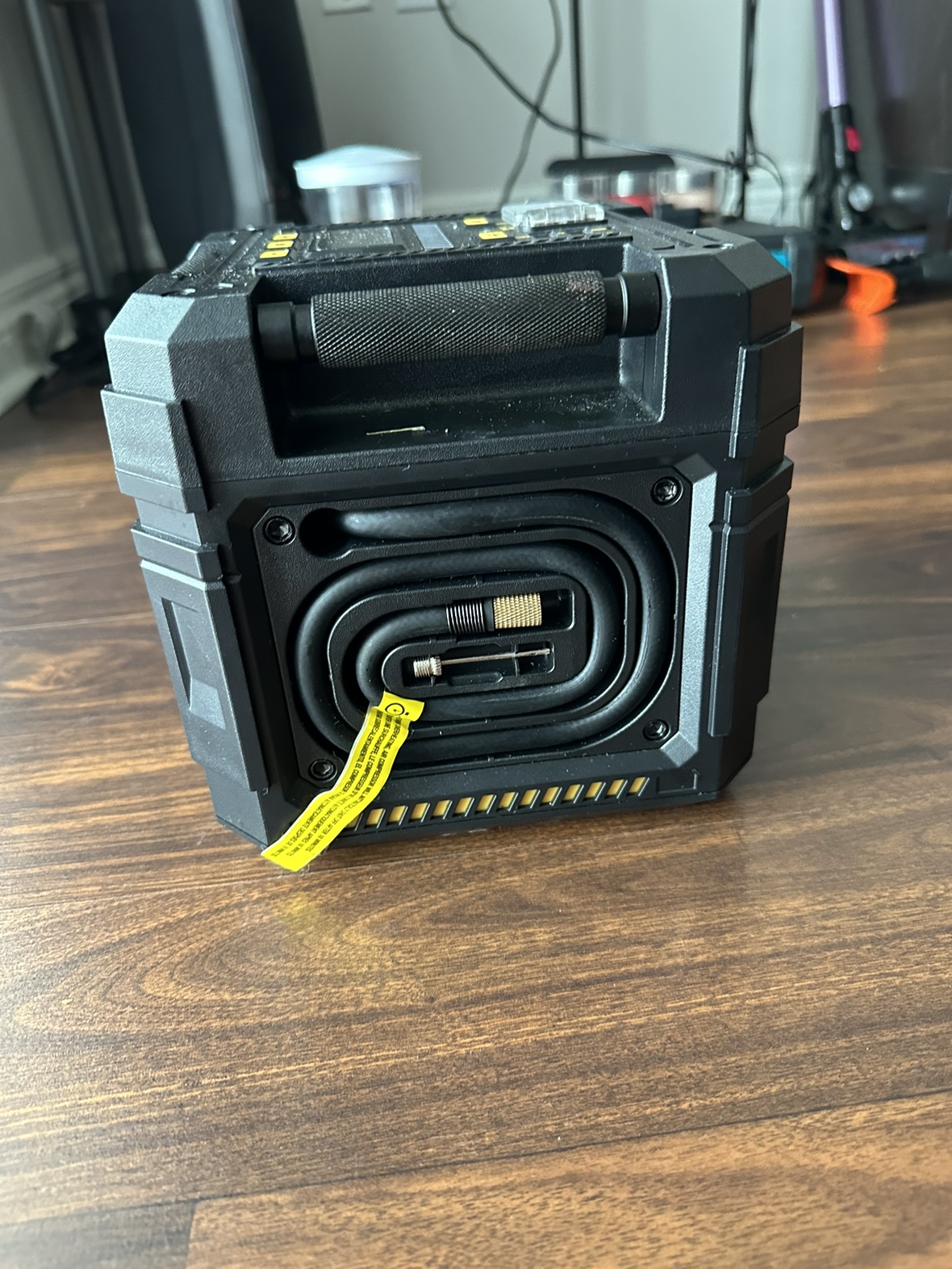 CAT Lithium Cube Jump Starter 1750A - photo 3
