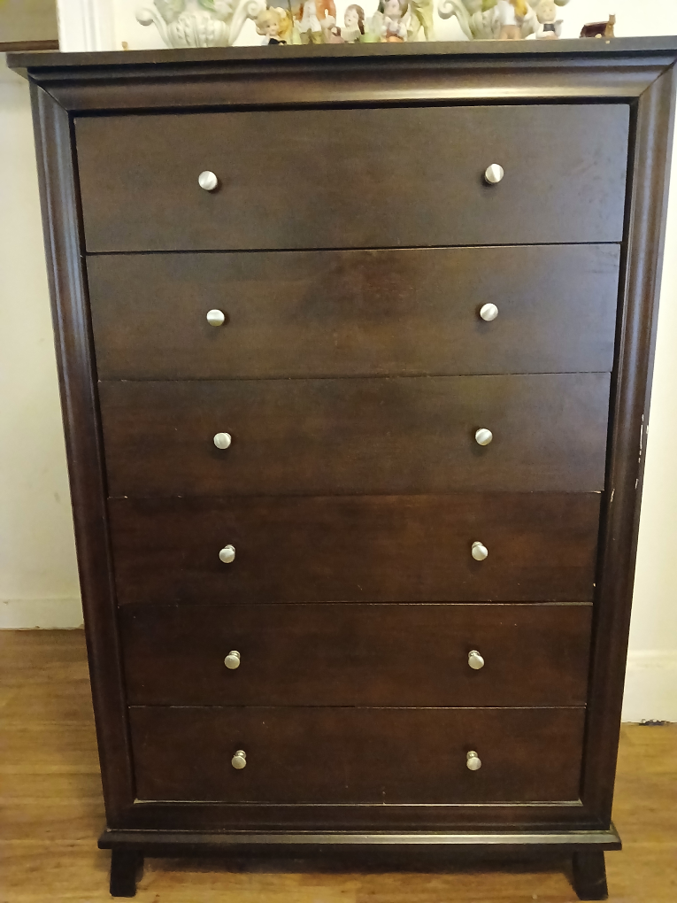 Najarian Furniture 6 Drawer dresser like new