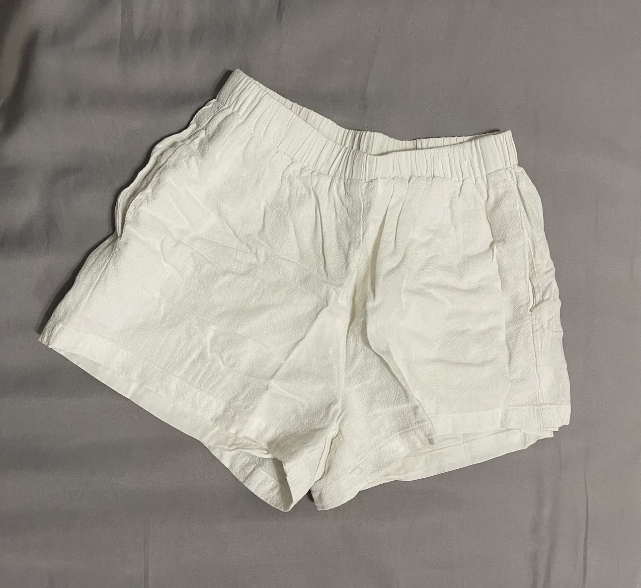 White Crop Top and Shorts Set image indicator(2)