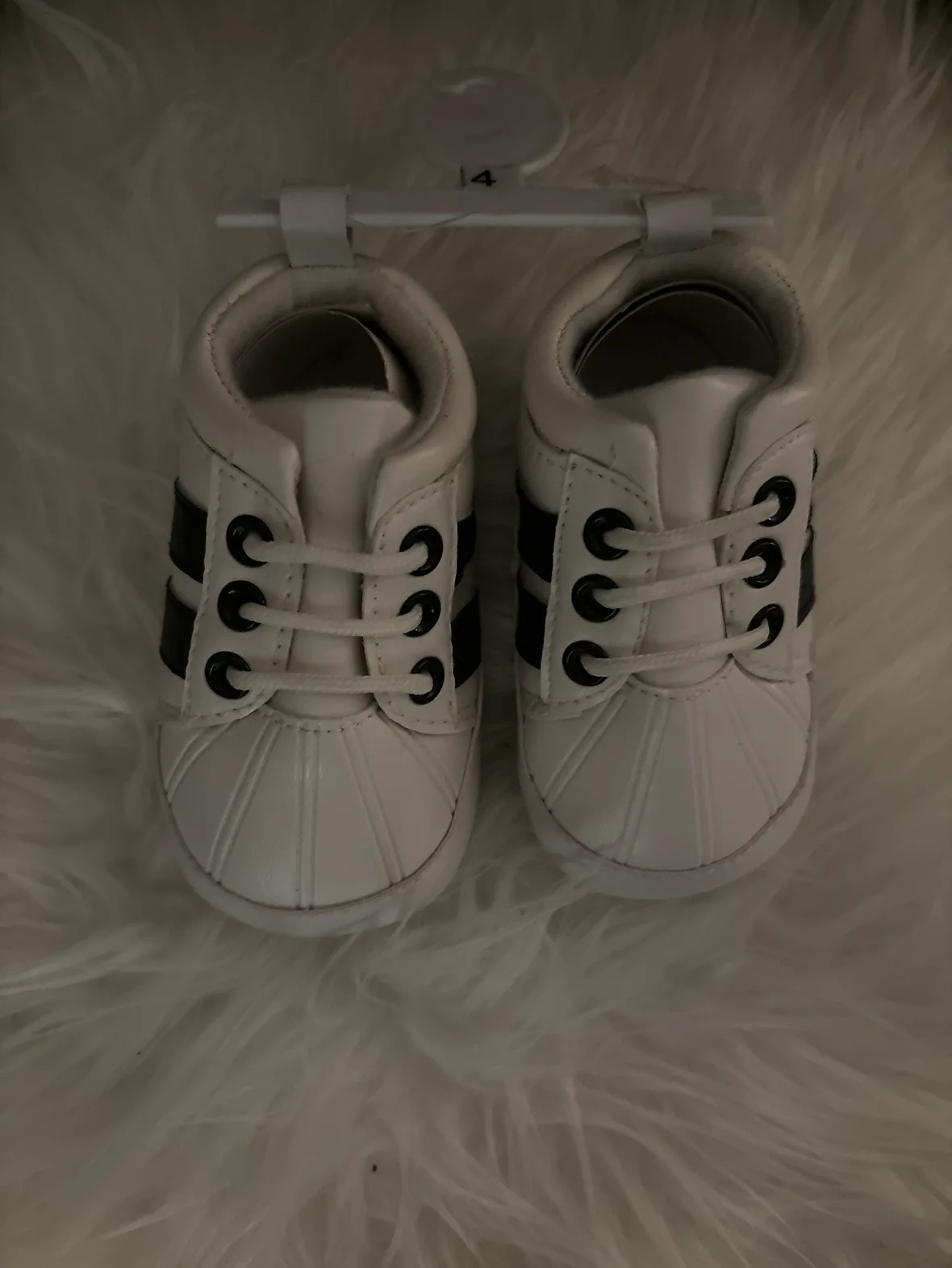 Baby shoes thumbnail