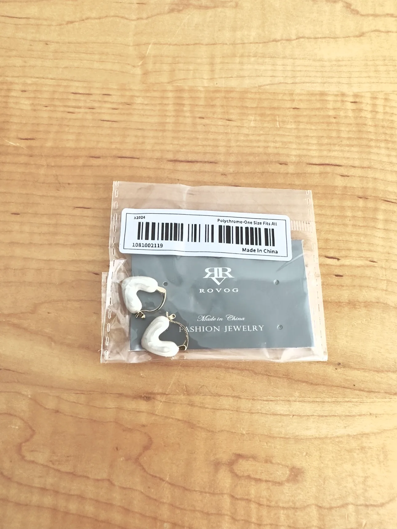NEW Pearl White and Gold Coloured Heart Hoop Earrings thumbnail