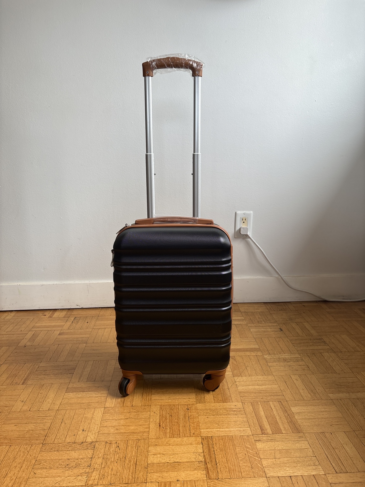 Hard Case 16” Carry-on Suitcase - photo 5