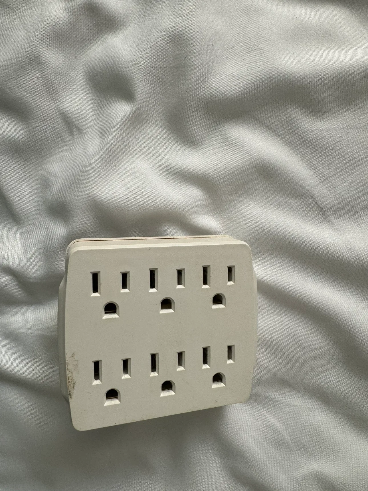 A white outlet thumbnail