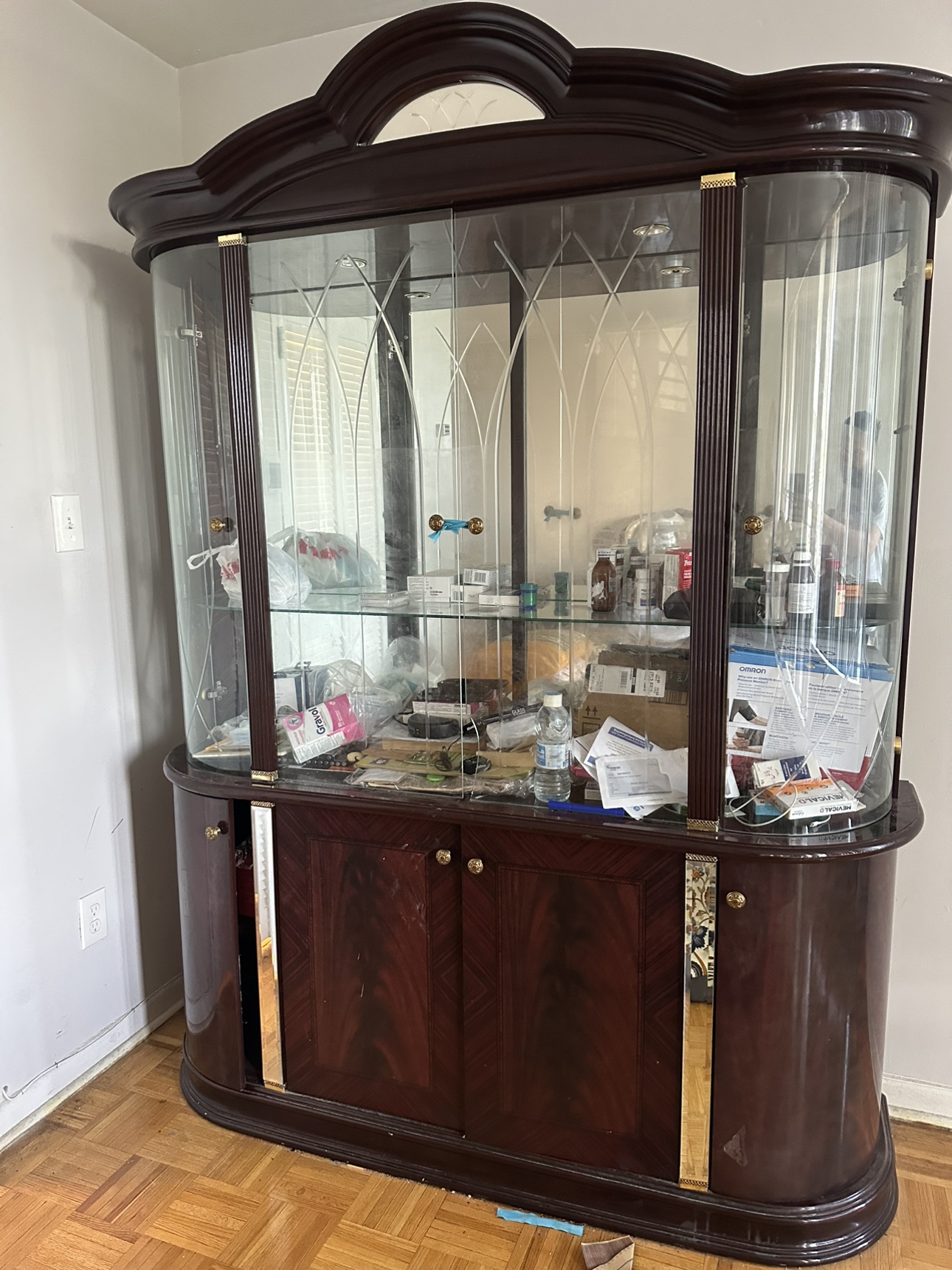 Hutch With Glass Doors - photo 2