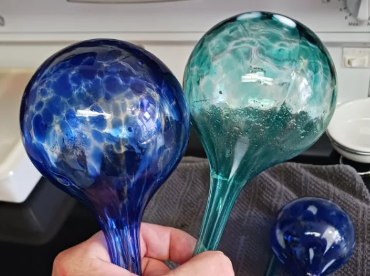 Set of 4 Glass Watering Bulbs holds 300ml per image indicator(4)