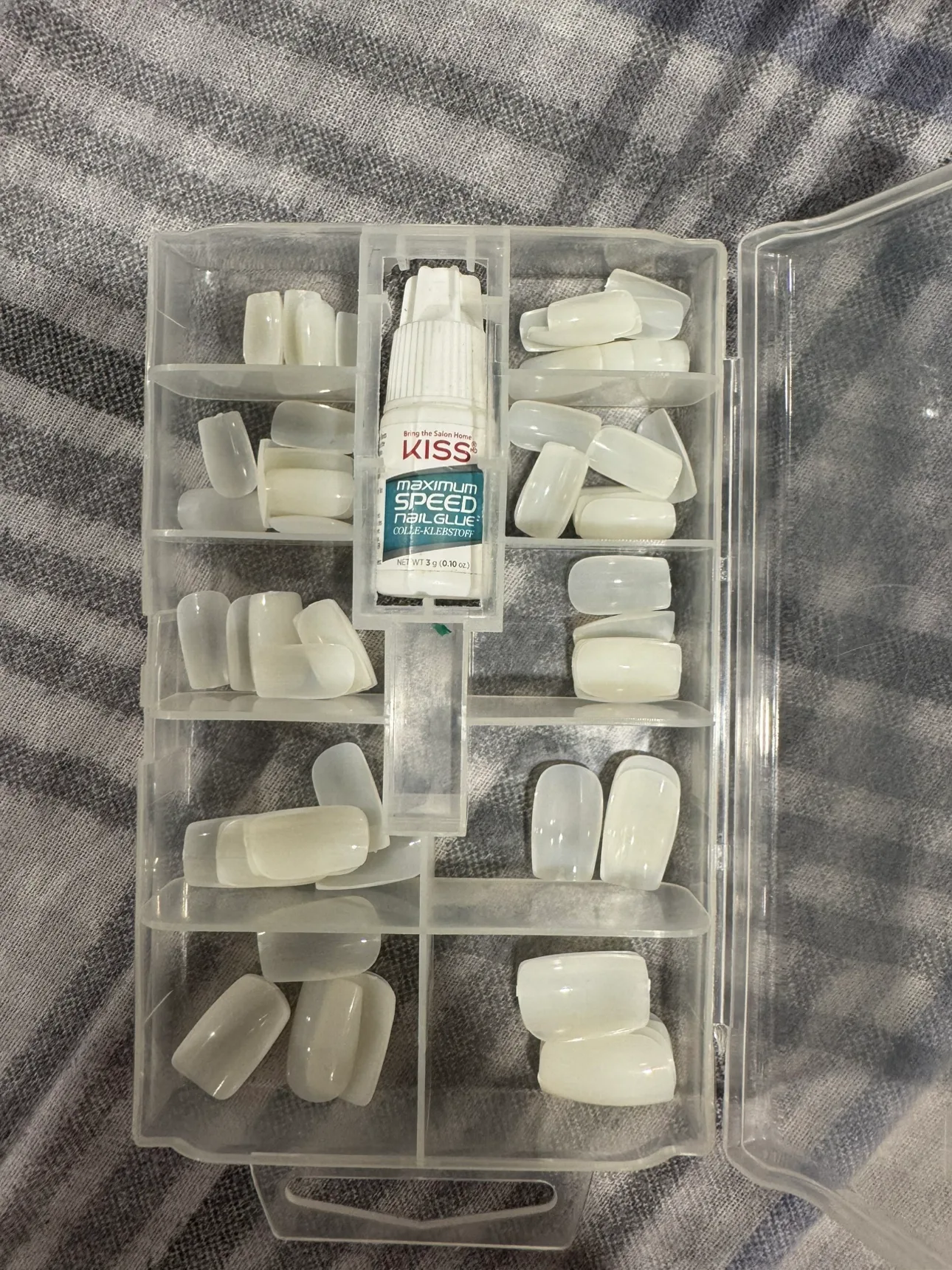 KISS Maximum Hold Nail Glue and Fake Nails thumbnail
