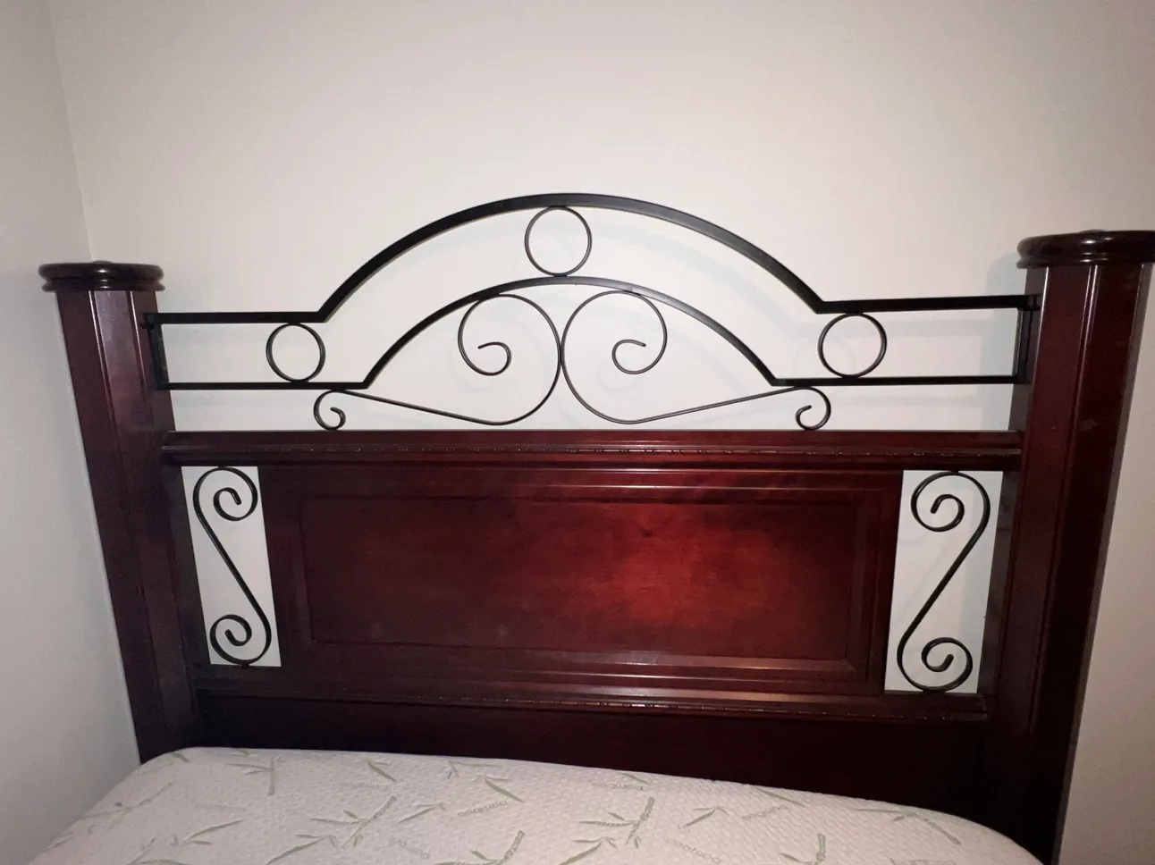 Free Queen Bed Frame image indicator(3)