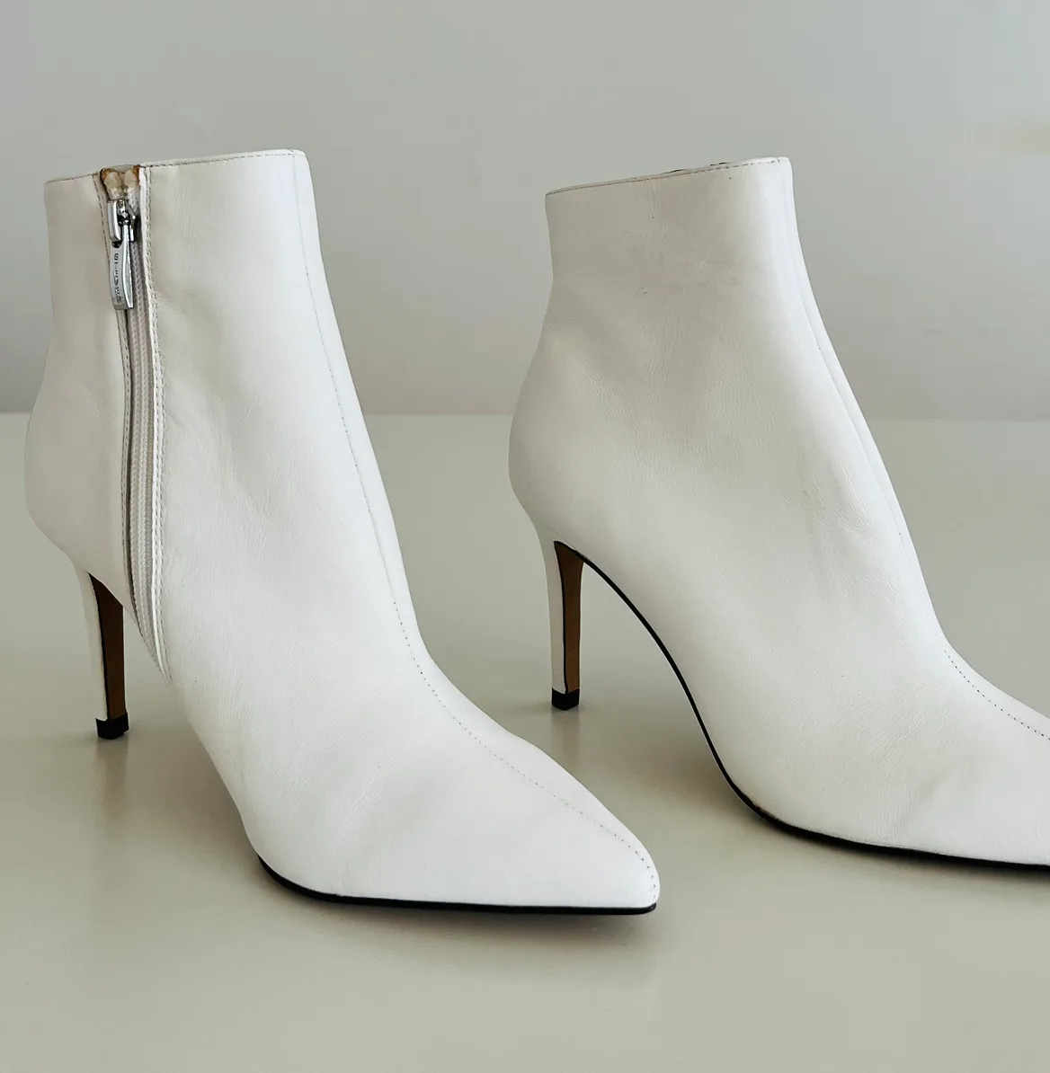 Steve Madden Logic White Leather Ankle Boots. Size 6. New image indicator(2)