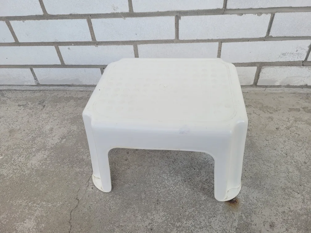 Stepping stool 🧡 thumbnail
