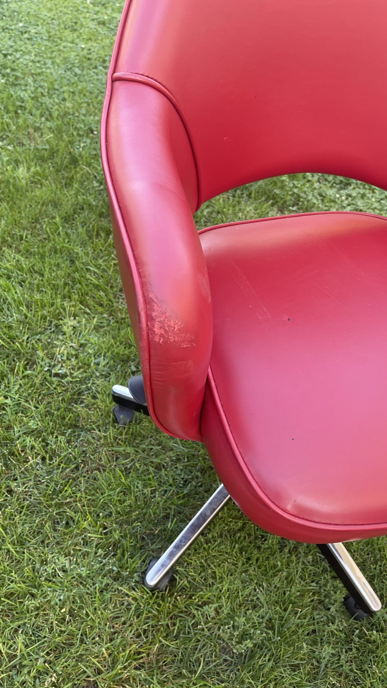 Red Swivel Office Chair - photo 4