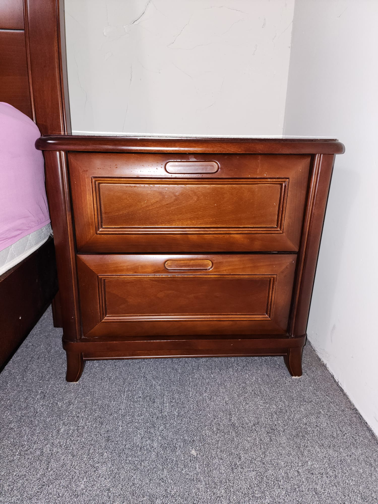 Solid wood queen bedroom set - photo 4