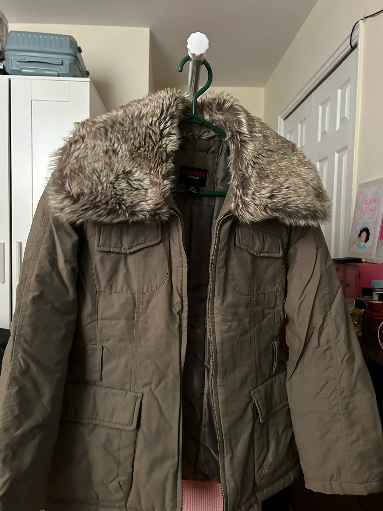 Women's Winter Jacket thumbnail