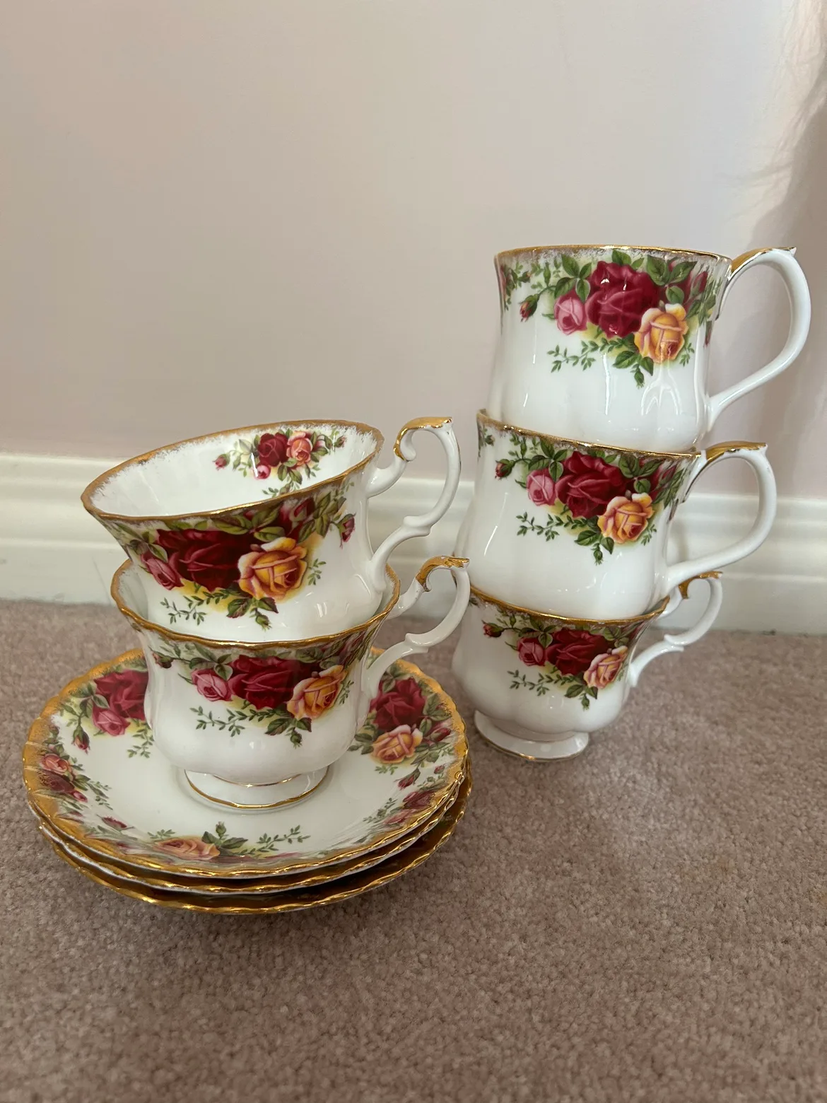 Royal Albert Old Country Roses Teacups and Saucers thumbnail