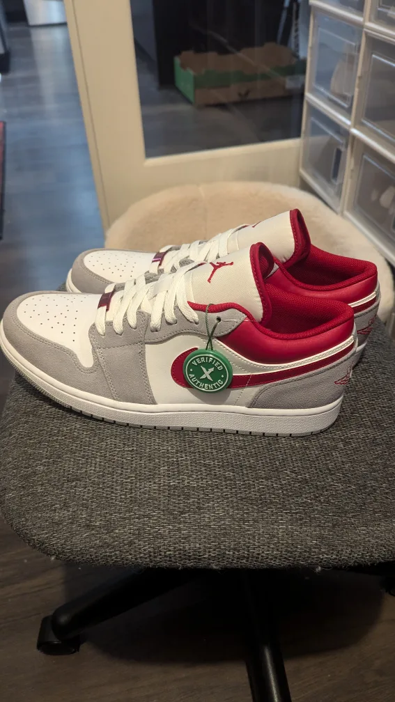 Air Jordan 1 Low "University Red"