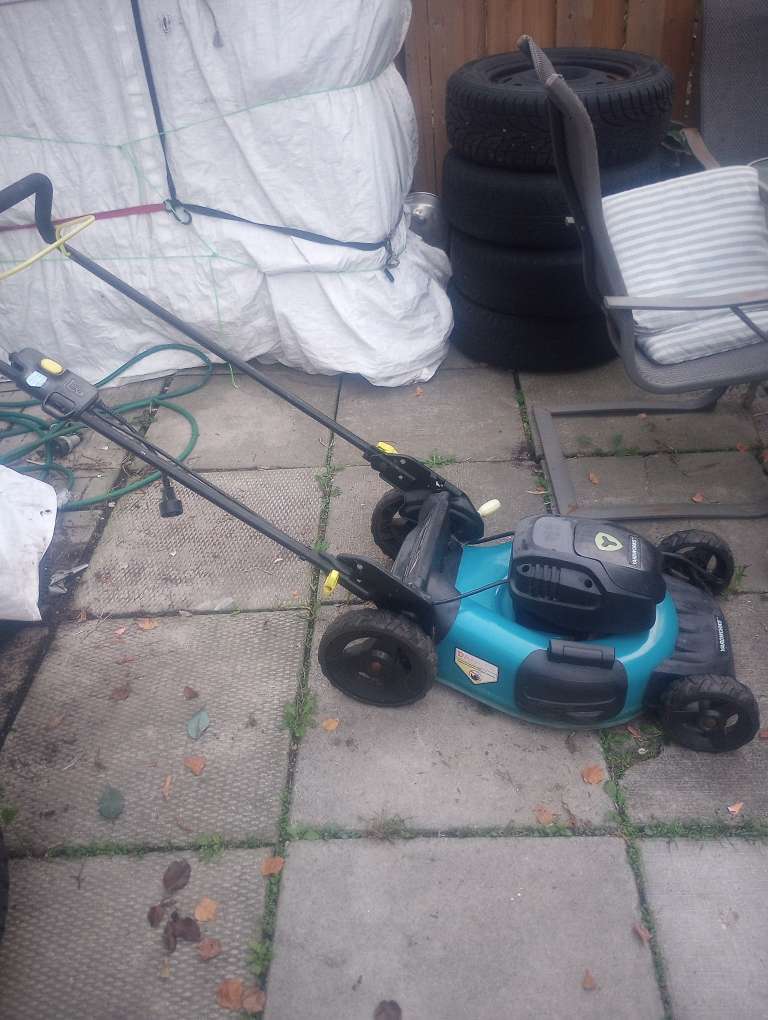 Yardworks Electric Lawn Mower