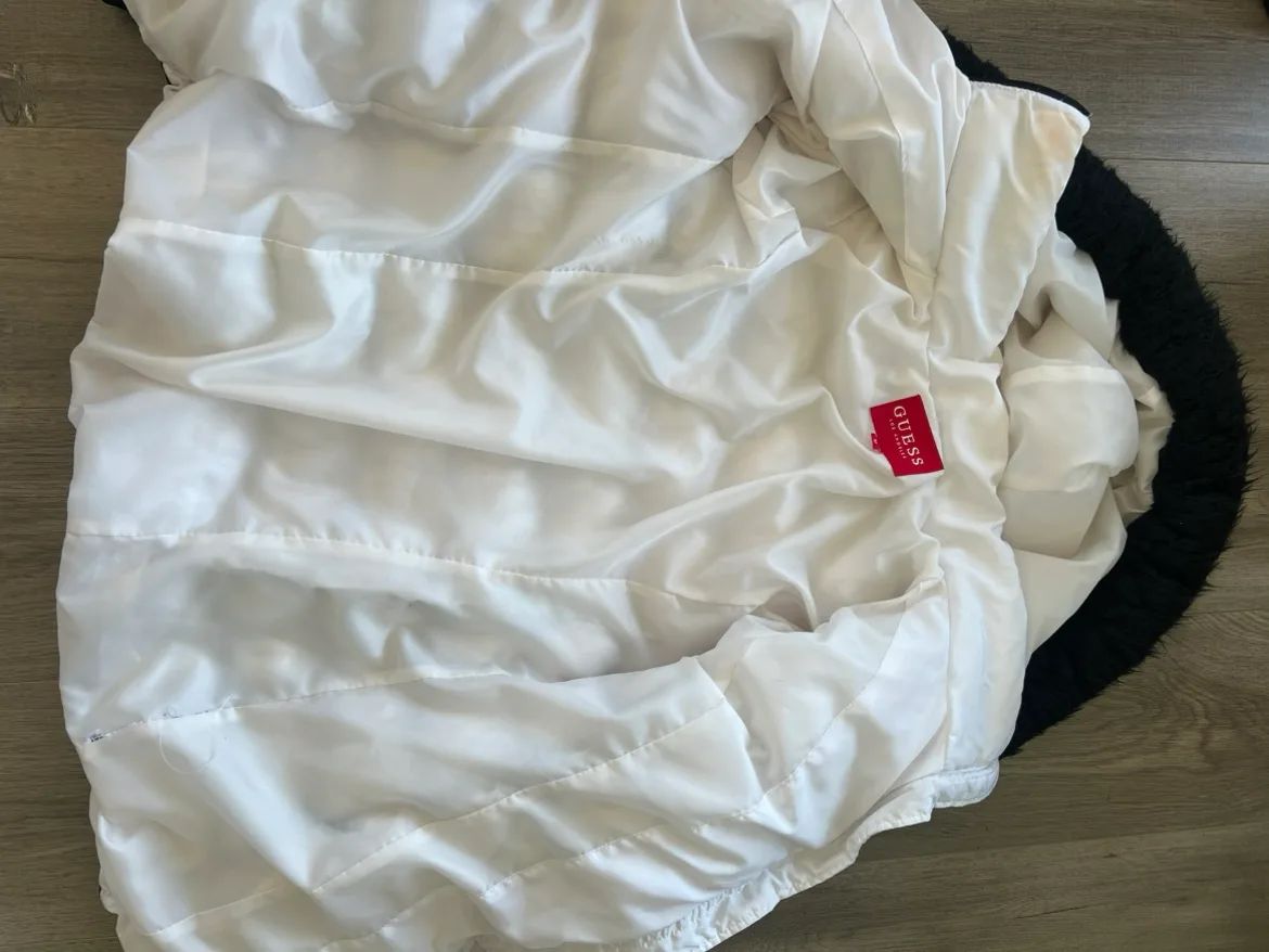 Guess Puffer Jacket Medium image indicator(10)