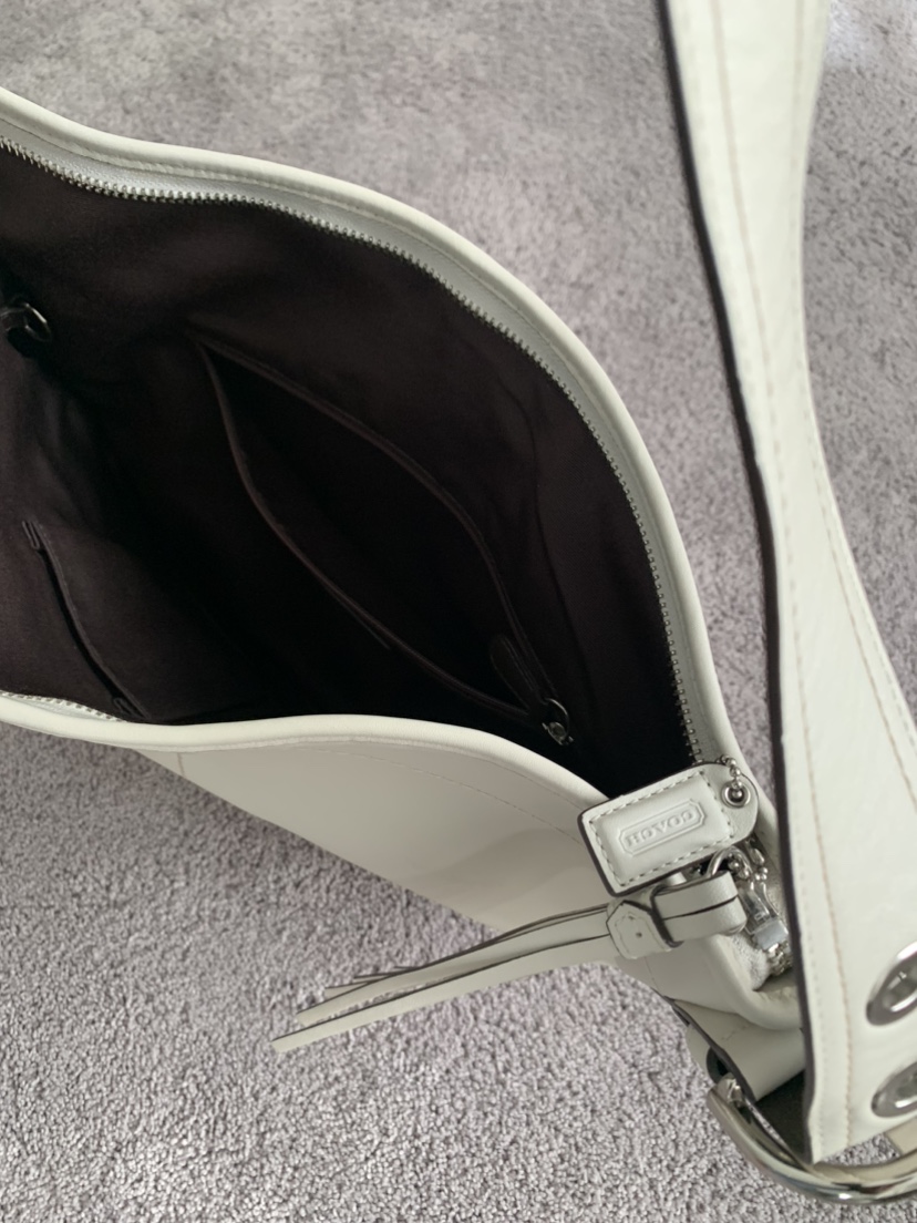 Coach White/Beige Leather Shoulder Bag - photo 3