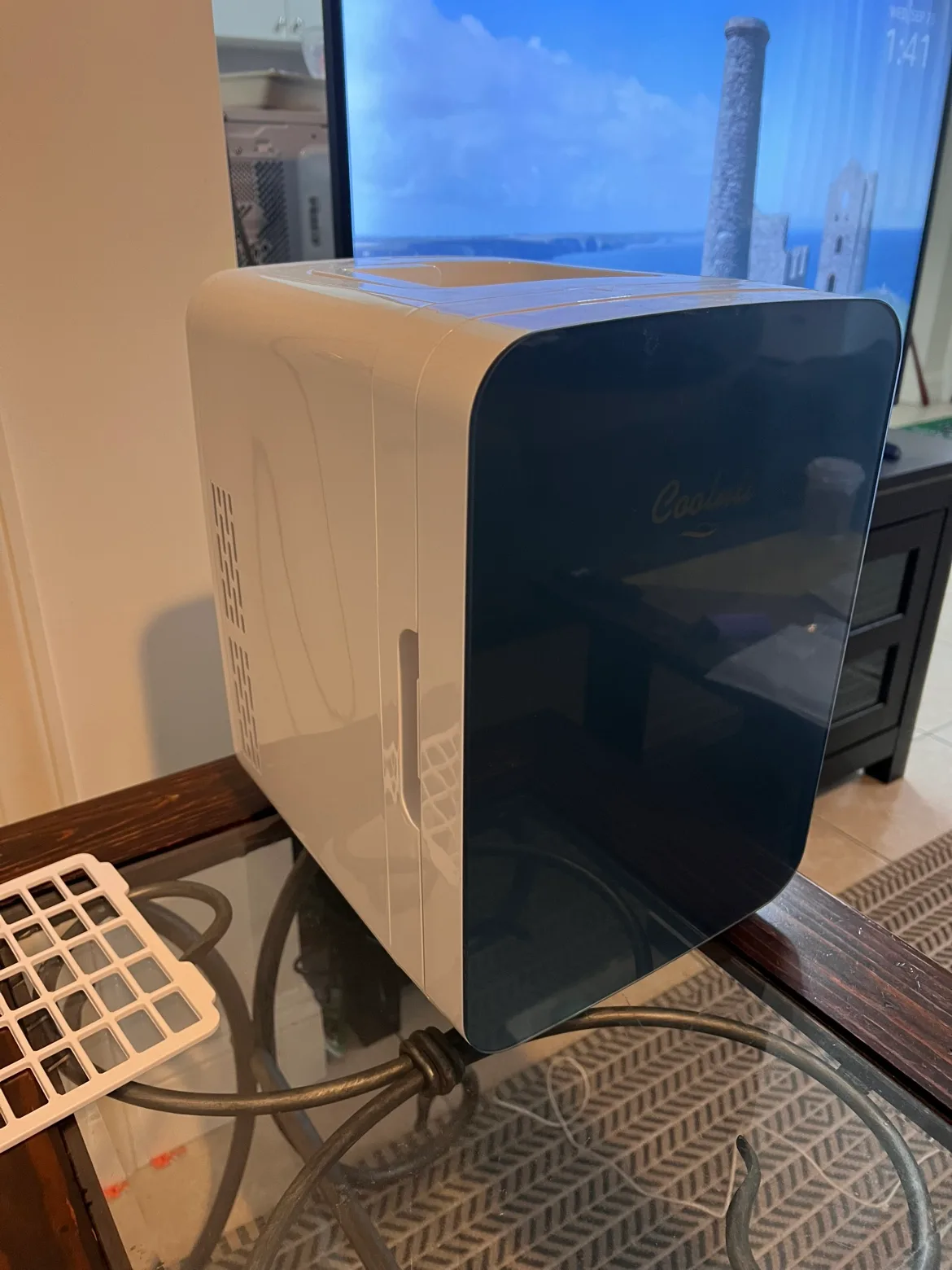 Mini fridge/cooler thumbnail