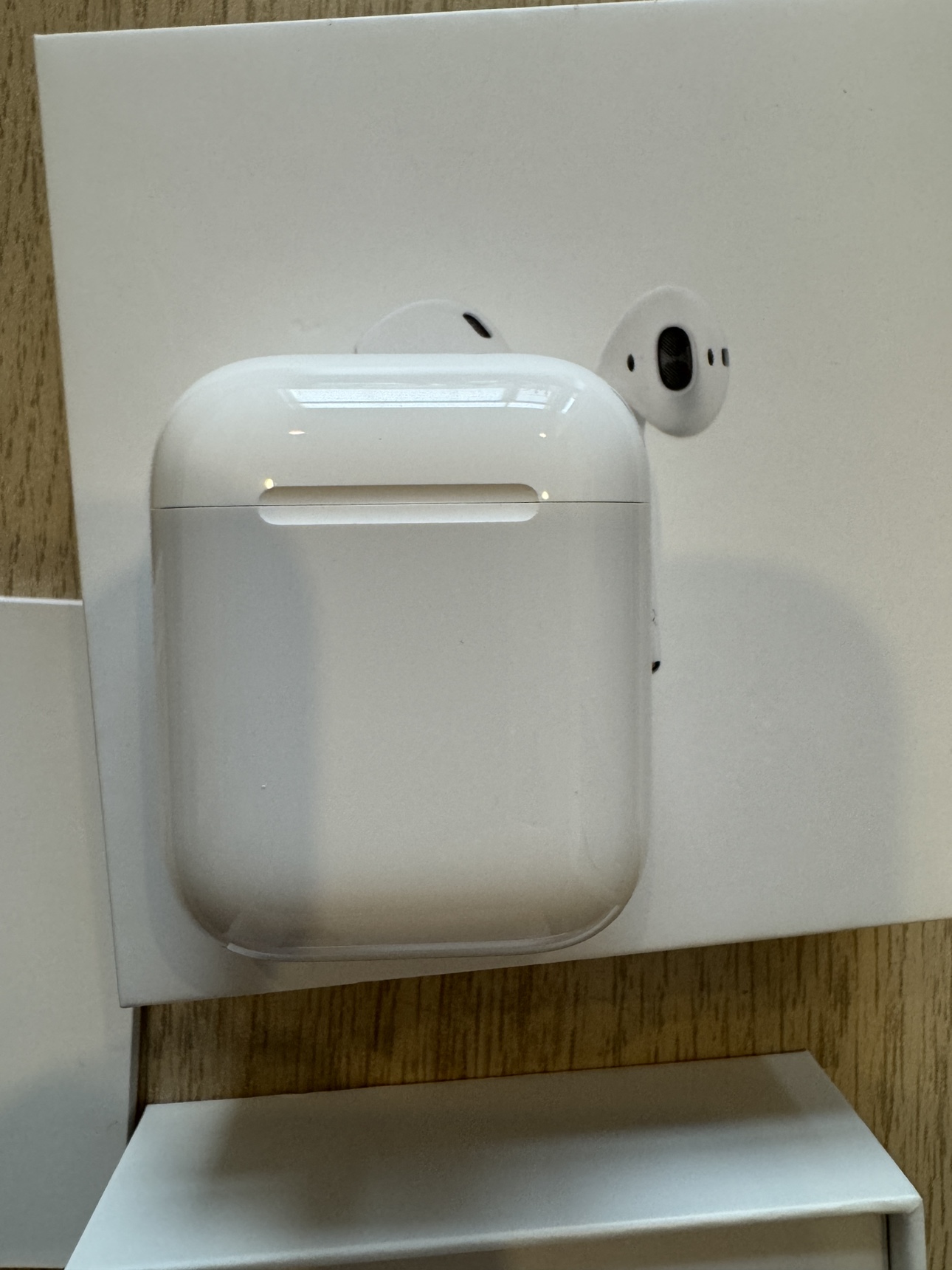 Apple AirPods with Charging Case, never used - photo 4