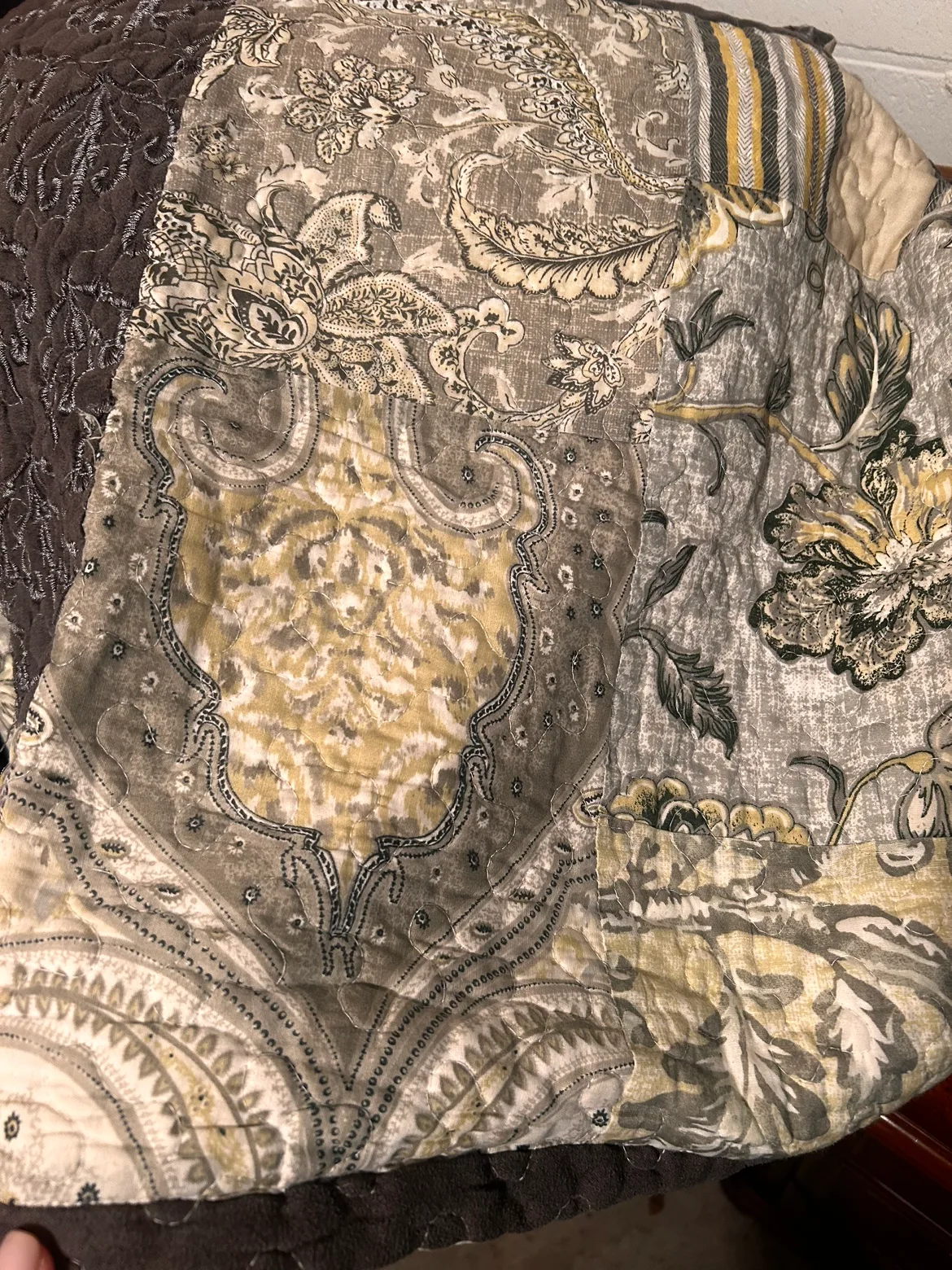 Quilted Throw Blanket and matching pillow shams image indicator(2)