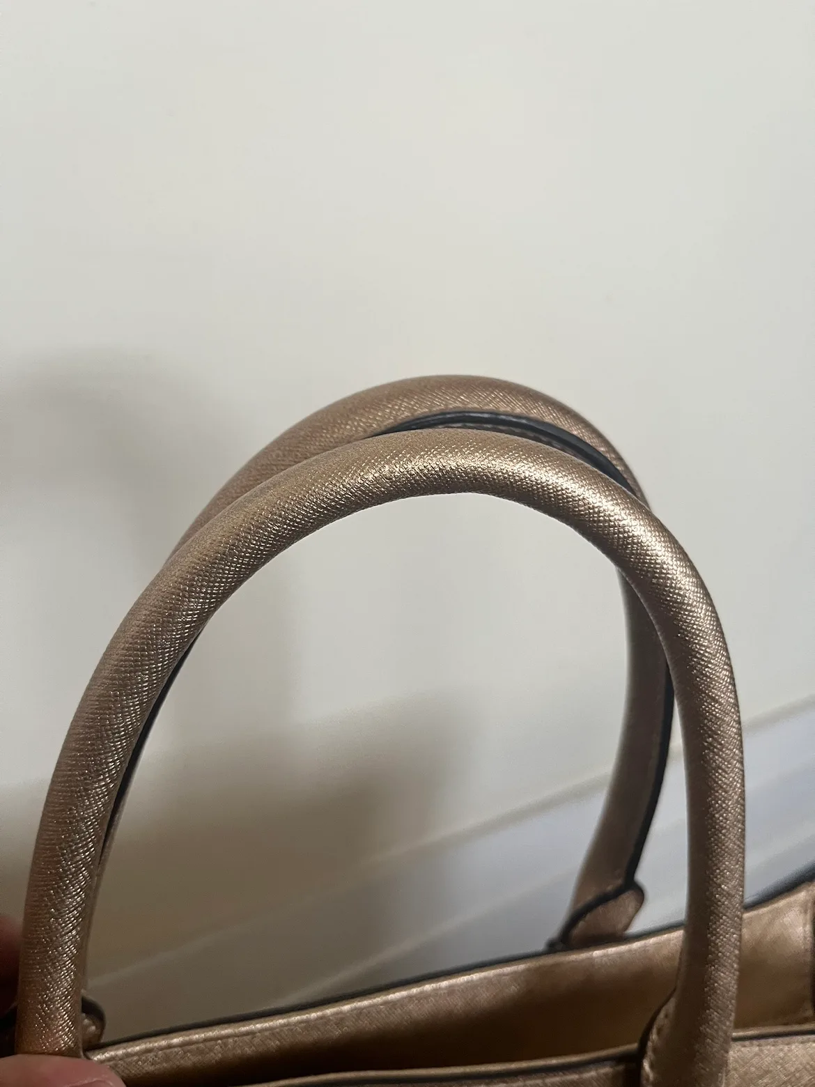 MICHAEL KORS SAFFIANO STUD Tote Purse Gold Leather image indicator(5)