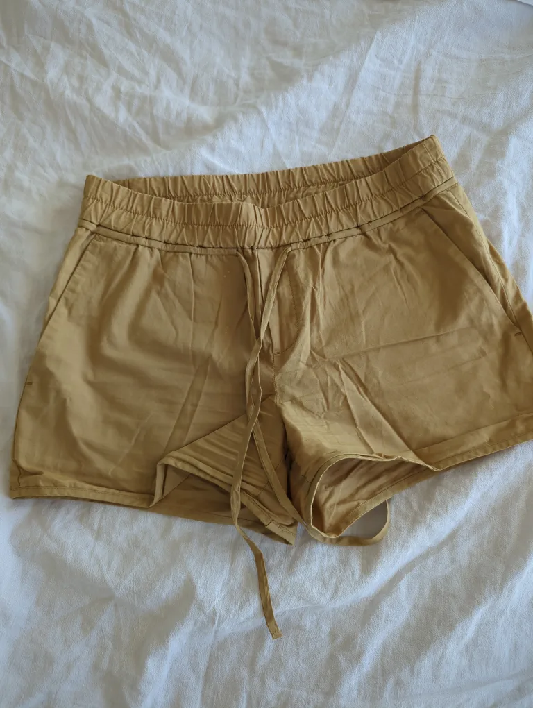 Banana Republic Shorts thumbnail