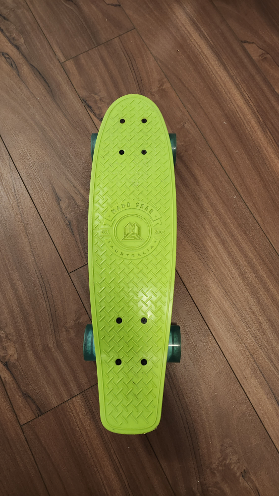 MADD GEAR 22" Retro Skateboard with Graphic Wrap
