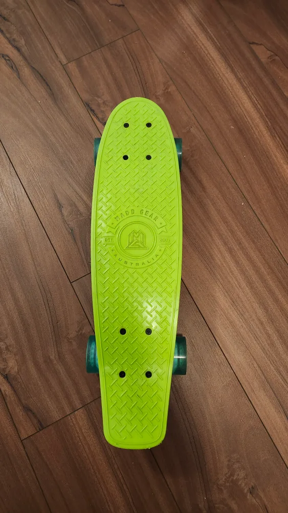 MADD GEAR 22" Retro Skateboard with Graphic Wrap thumbnail