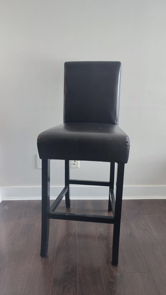 Cushioned bar stool