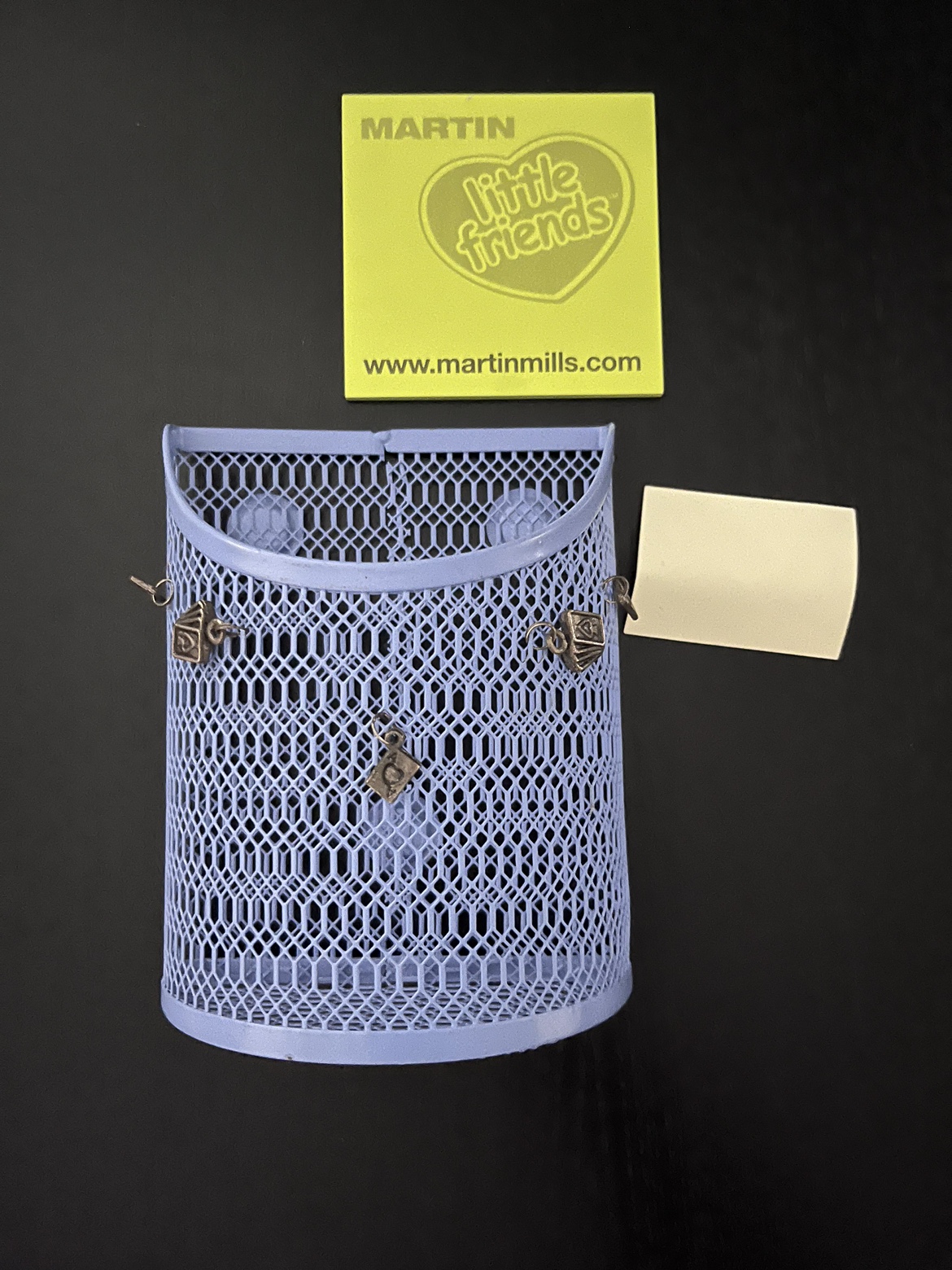#freecycle Mesh organizer with magnets and some sticky notes