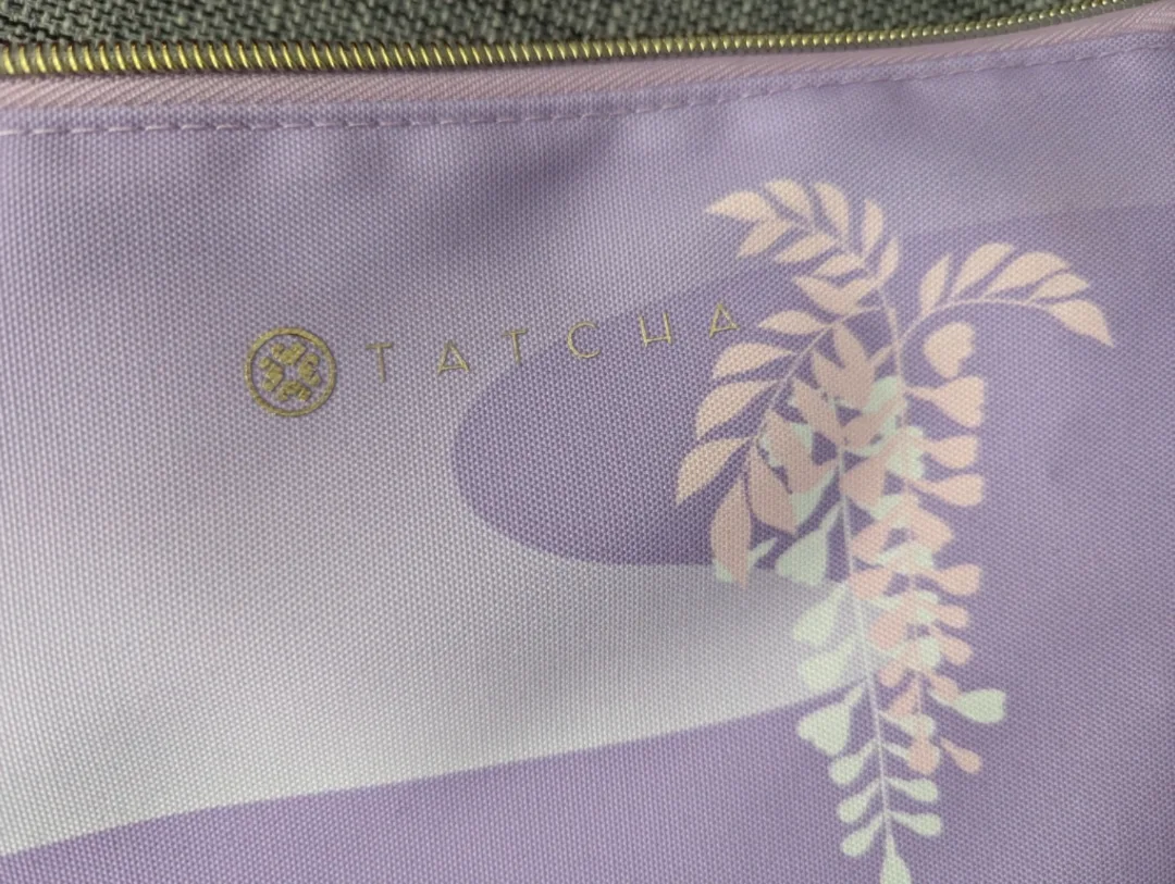 Various makeup bags (sold separately) image indicator(2)