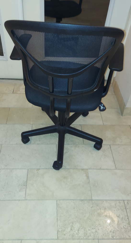 black desk chair with mesh - photo 2